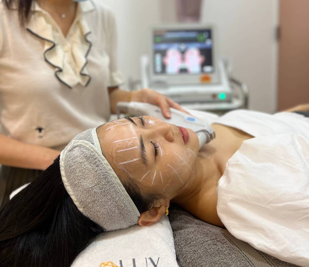 patient during the ultherapy treatment