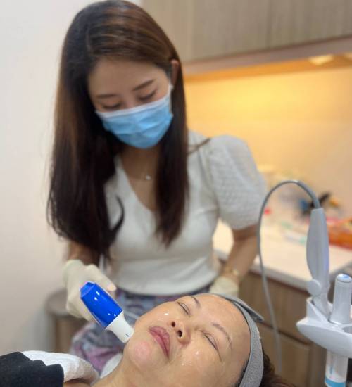 HIFU treatment on the lower face and jawline
