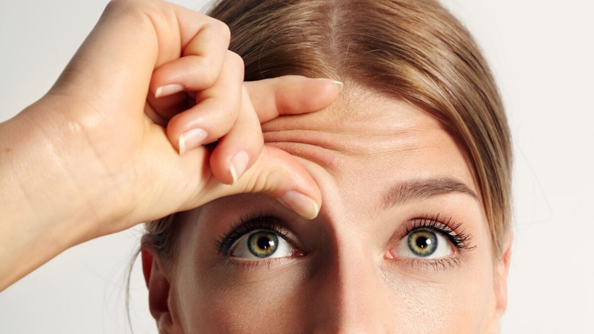 young-beauty-woman-wondering-that-she-have-wrinkles-her-forehead